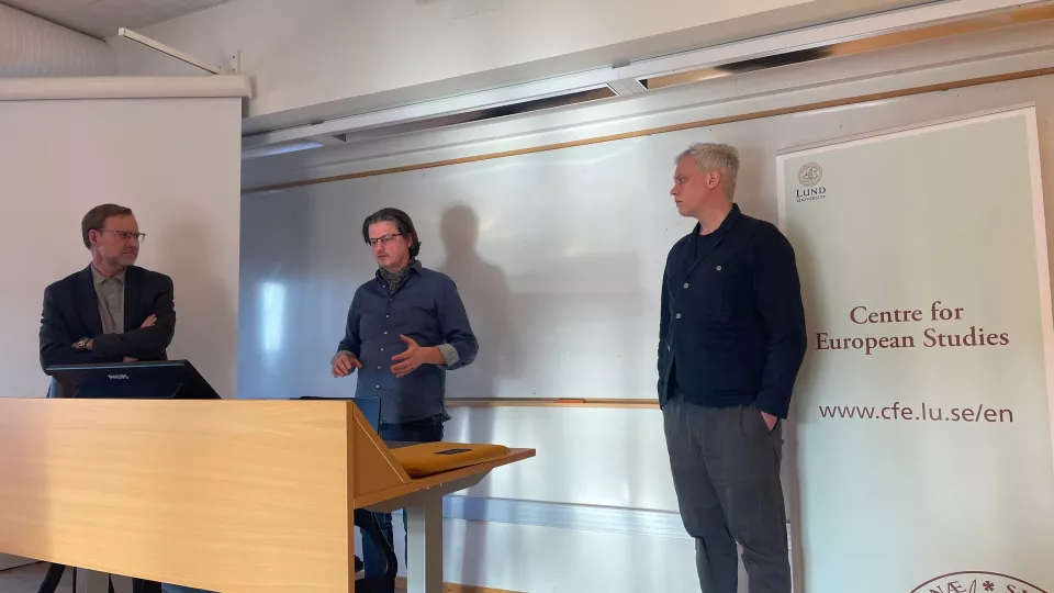 Bild på panelister. Från vänster: Jörgen Hettne, Roger Hildingsson och Joakim Zander.